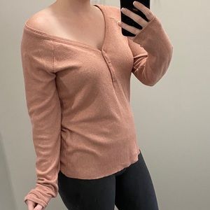 Universal Thread Soft Peachy Long Sleeved VNeck